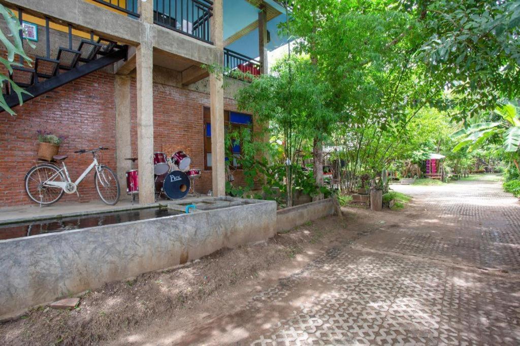 Отель Oyo 1155 Bikers House And Enduro Tours Чиангмай Экстерьер фото